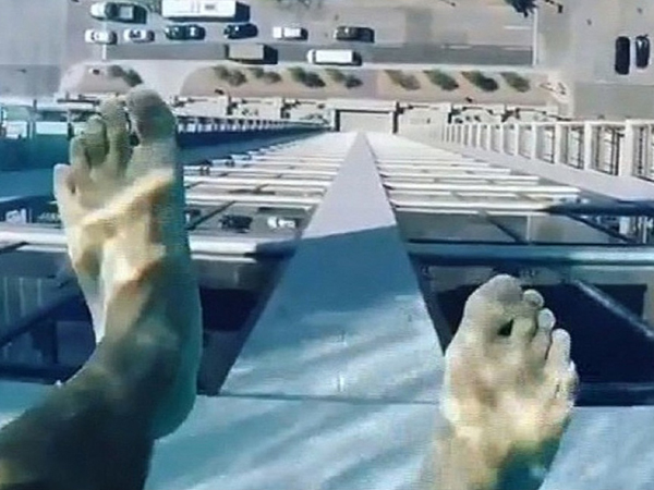 مسبحٌ مُرعِبٌ في الطابق الـ42... هل تتجرّأ على دخوله؟